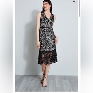 ❤️Elie Tahari- 468.00 retail- Lace Midi Dress - Size 6
NWT - gorgeous